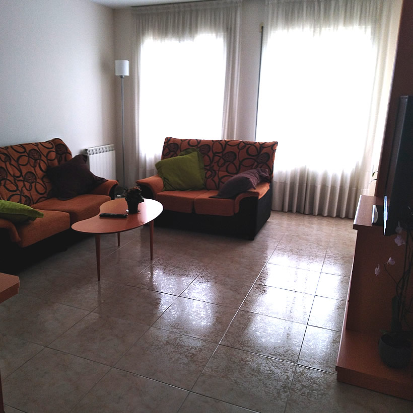 Amplio salón / comedor en alquiler habitación individual Amposta, Delta Ebro