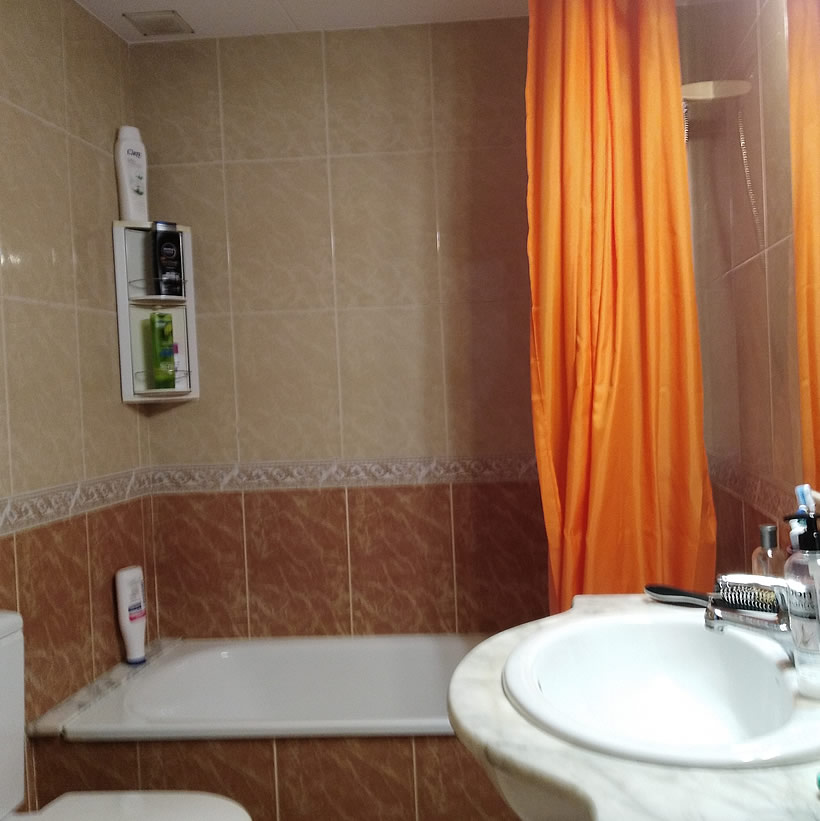 Salle de bain + WC location chambre individuelle à Amposta, Delta de l'Ebre